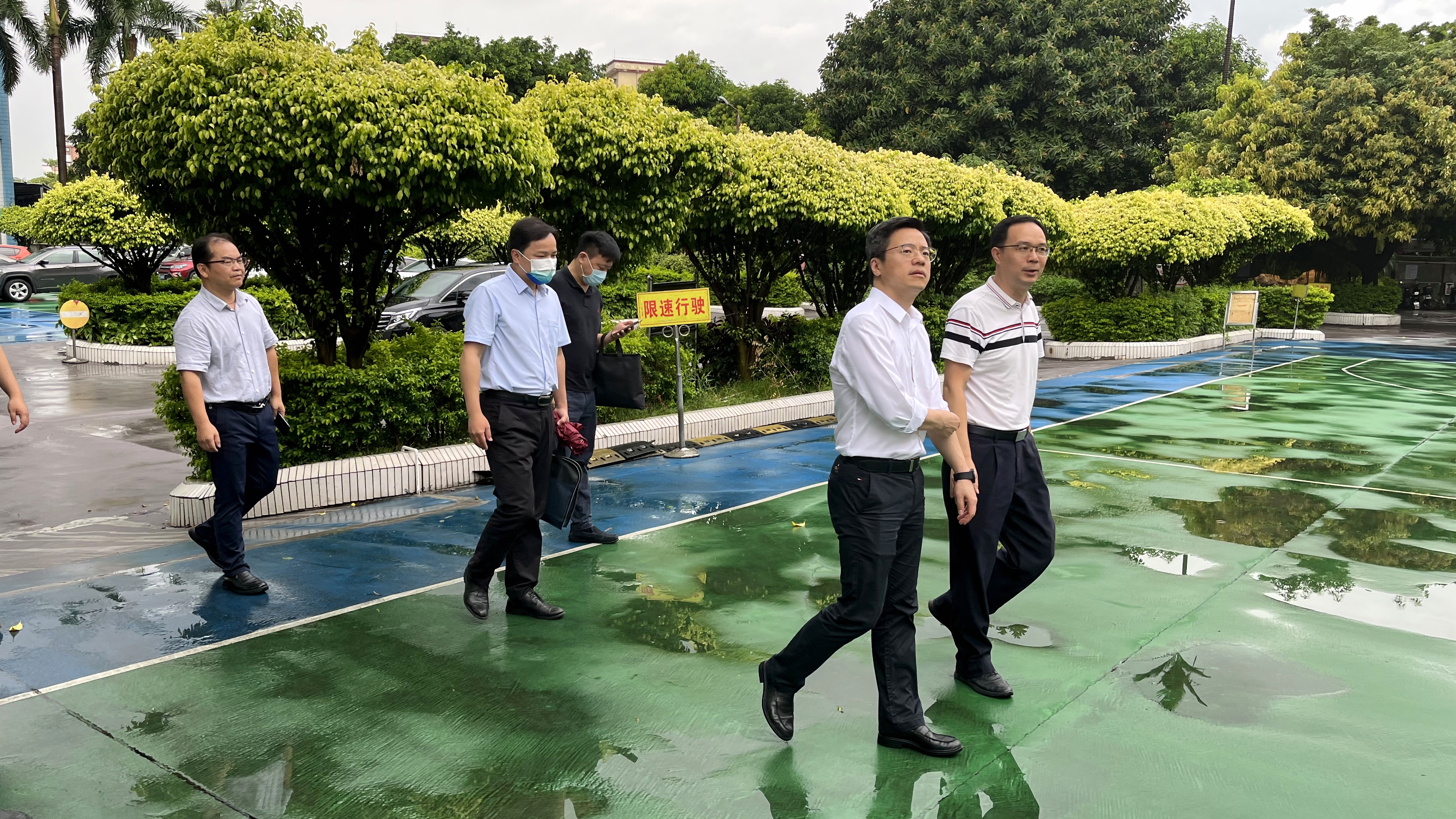 周芳 (3).jpg 周芳 (3).jpg