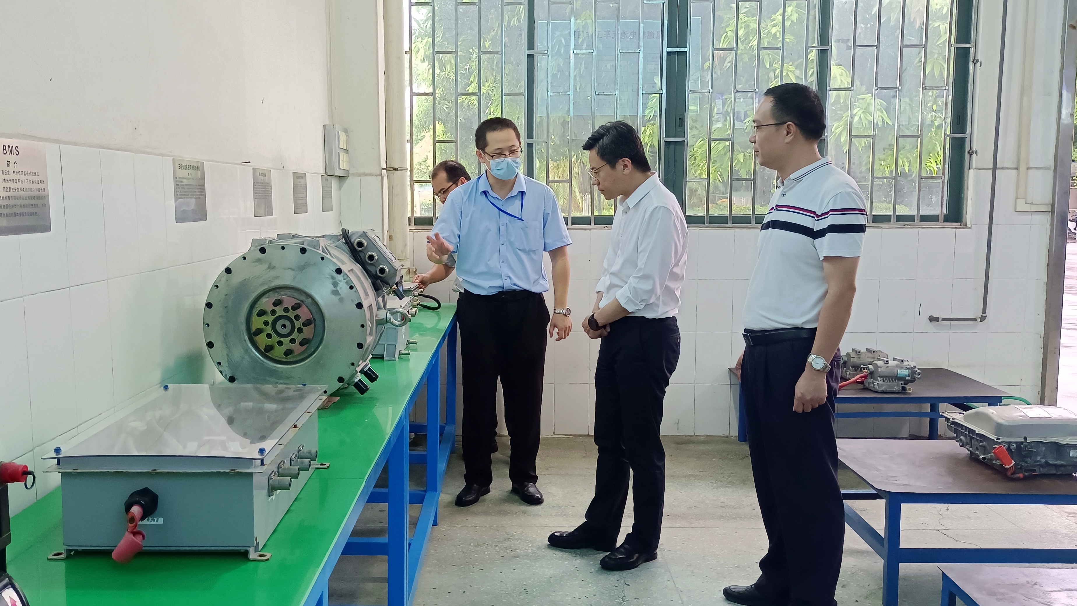 周芳 (2).jpg 周芳 (2).jpg