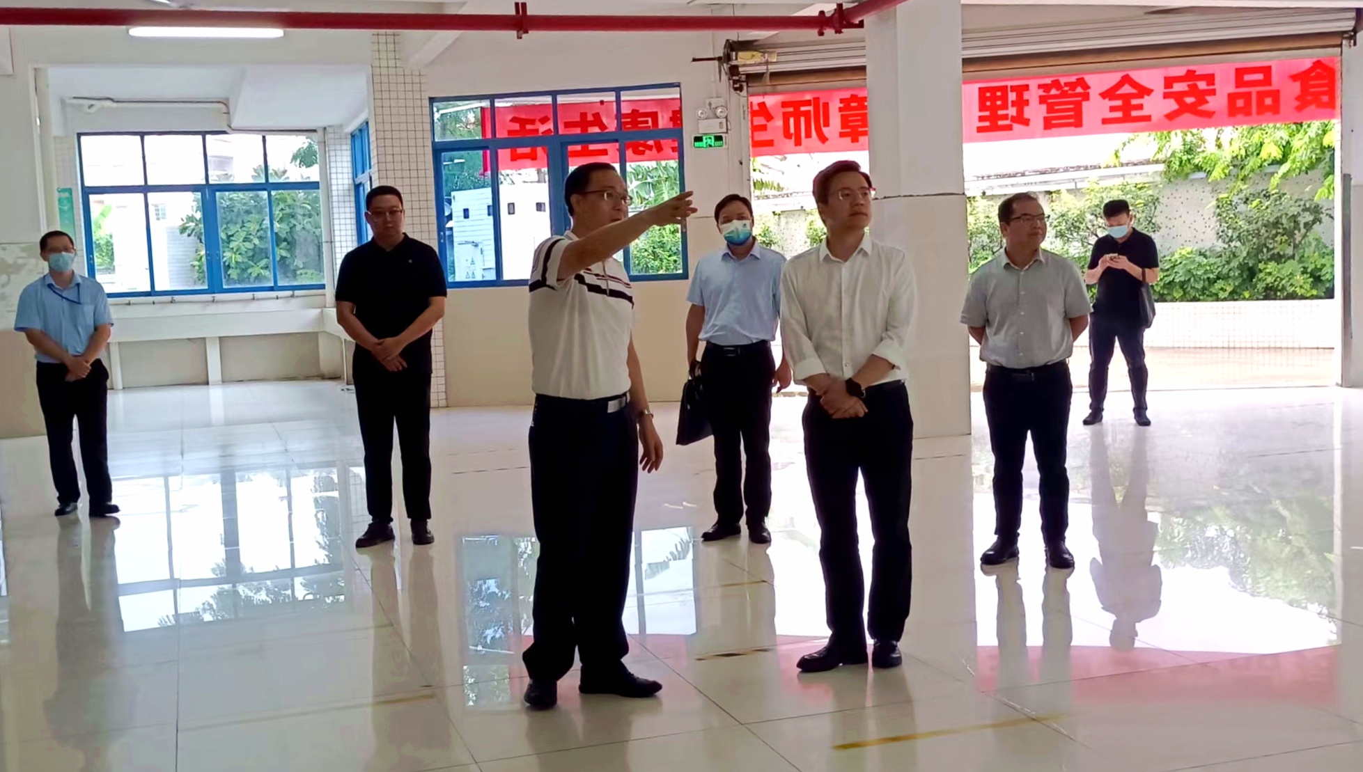 周芳 (1).jpg 周芳 (1).jpg